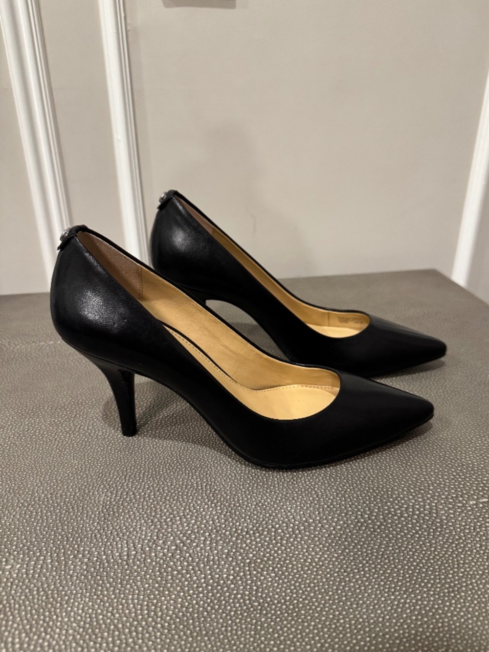 Michael Kors Black Leather Pointed Toe Pumps Heels Size 7M